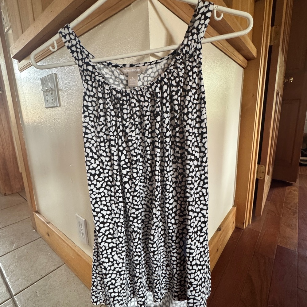 Banana Republic Black and White Sleeveless Tank.